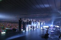 ライブのエンディングの様子。（Photo by Ayumi Fujita）