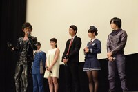 初日舞台挨拶の様子。