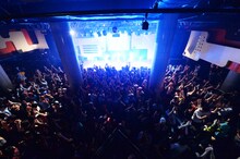 まなみのりさのライブの様子。（Photo by Hiroki Yamamoto）