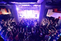 まなみのりさのライブの様子。（Photo by Hiroki Yamamoto）