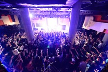 まなみのりさのライブの様子。（Photo by Hiroki Yamamoto）