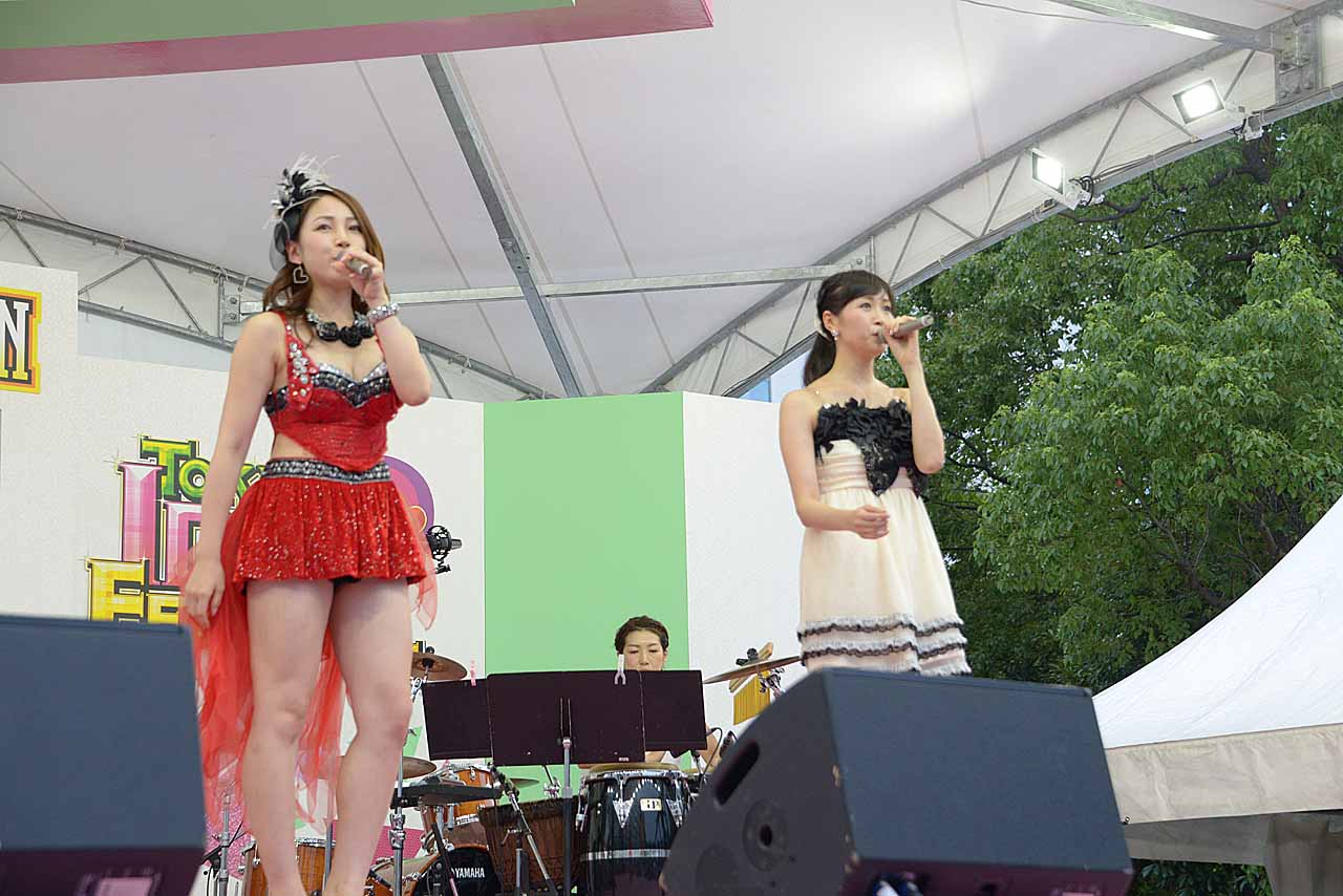 「IDOL SUMMER JAMBOREE ACOUSTIC」の様子。