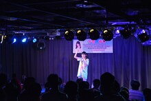 千菅春香「ジュ・ジュテーム・コミュニケーション」発売記念インストアイベントの様子。