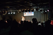 千菅春香「ジュ・ジュテーム・コミュニケーション」発売記念インストアイベントの様子。