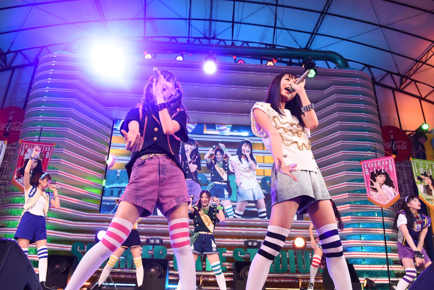 「PiiiiiiiN 愛ある青春SUMMER ROCK NIGHT in お台場夢大陸2015」の様子。