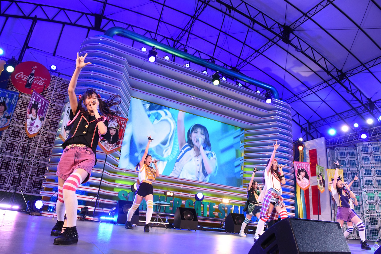 「PiiiiiiiN 愛ある青春SUMMER ROCK NIGHT in お台場夢大陸2015」の様子。