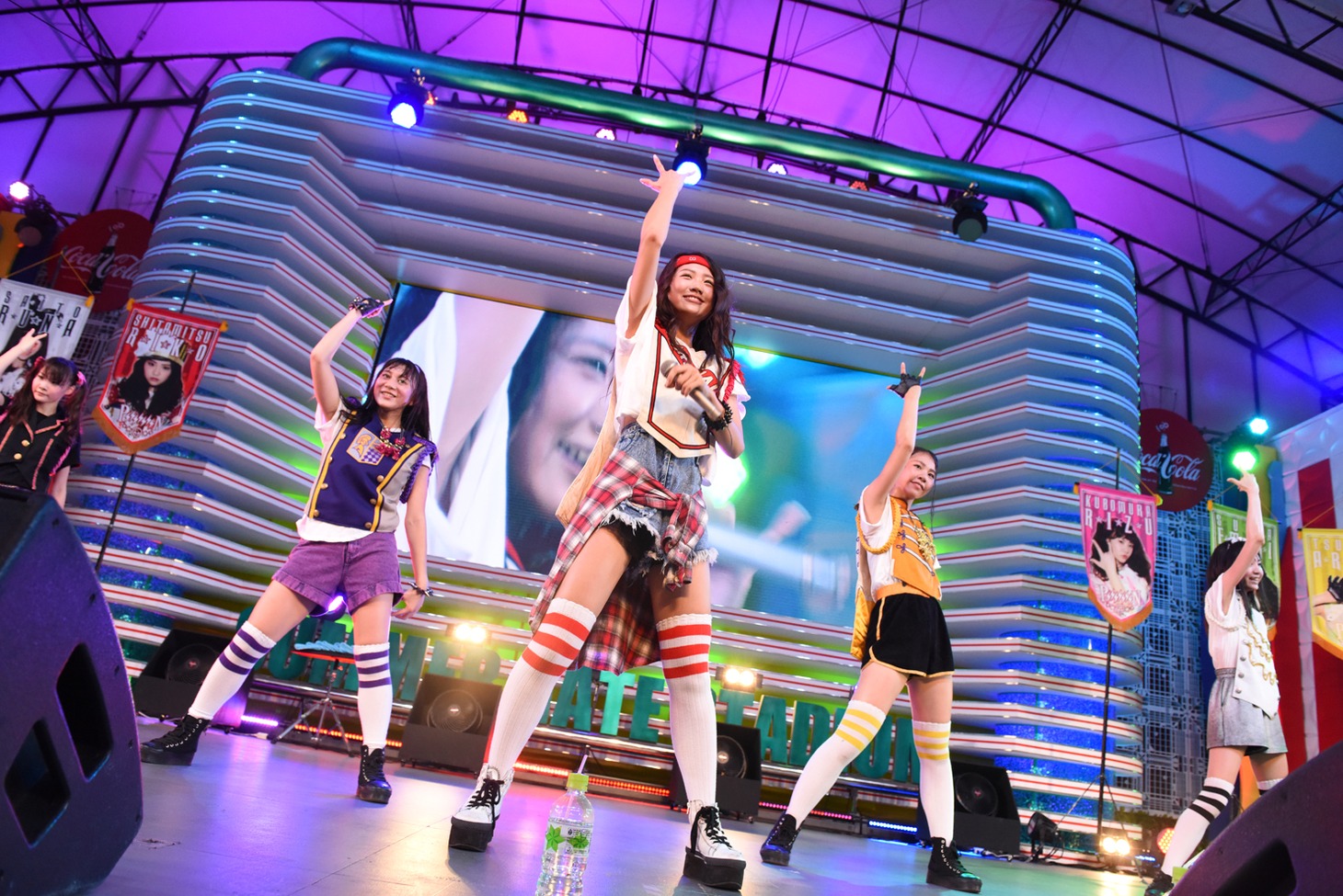 「PiiiiiiiN 愛ある青春SUMMER ROCK NIGHT in お台場夢大陸2015」の様子。