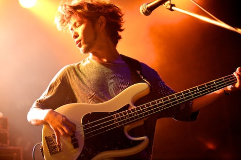 三原康司（B, Vo / フレデリック）（Photo by Viola Kam［V'z Twinkle Photography］）