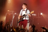 長谷川プリティ敬祐（B / go!go!vanillas）（Photo by Viola Kam［V'z Twinkle Photography］）