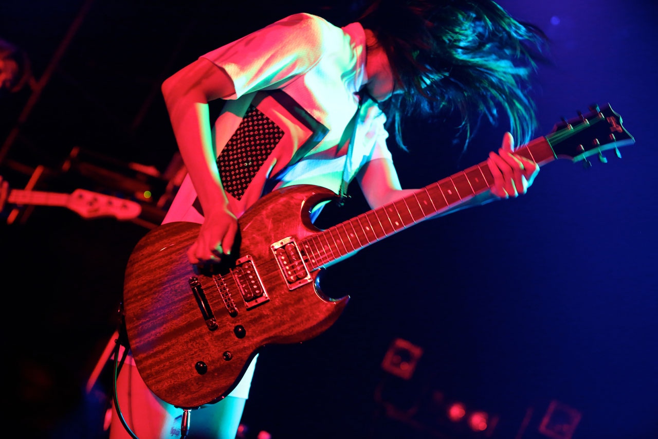 ナルミ（G, Vo / Hello Sleepwalkers）（Photo by Viola Kam［V'z Twinkle Photography］）