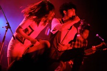 Hello Sleepwalkersのライブの様子。（Photo by Viola Kam［V'z Twinkle Photography］）