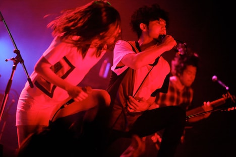 Hello Sleepwalkersのライブの様子。（Photo by Viola Kam［V'z Twinkle Photography］）