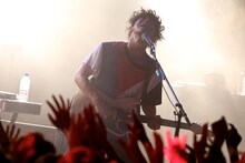 シュンタロウ（Vo, G / Hello Sleepwalkers）（Photo by Viola Kam［V'z Twinkle Photography］）