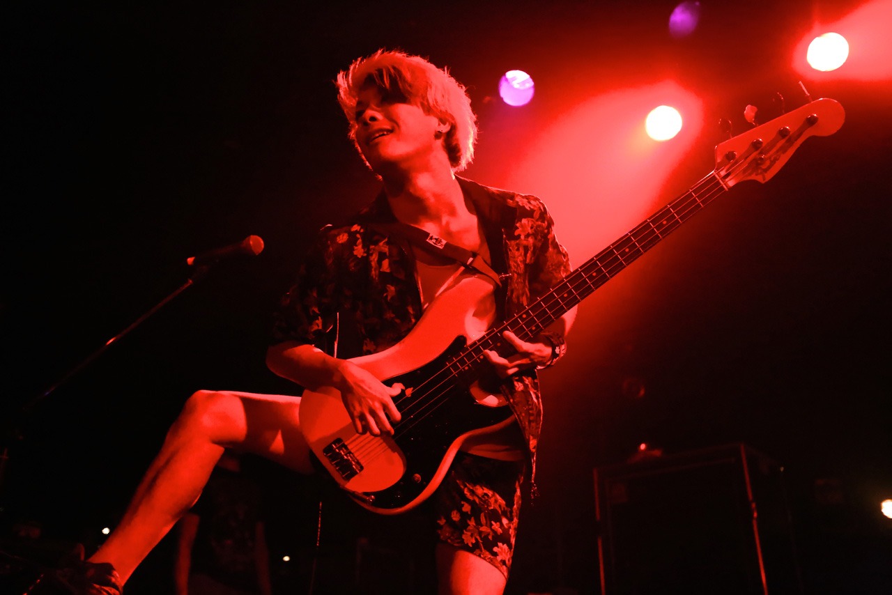 あきらかにあきら（B, Cho / THE ORAL CIGARETTES）（Photo by Viola Kam［V'z Twinkle Photography］）