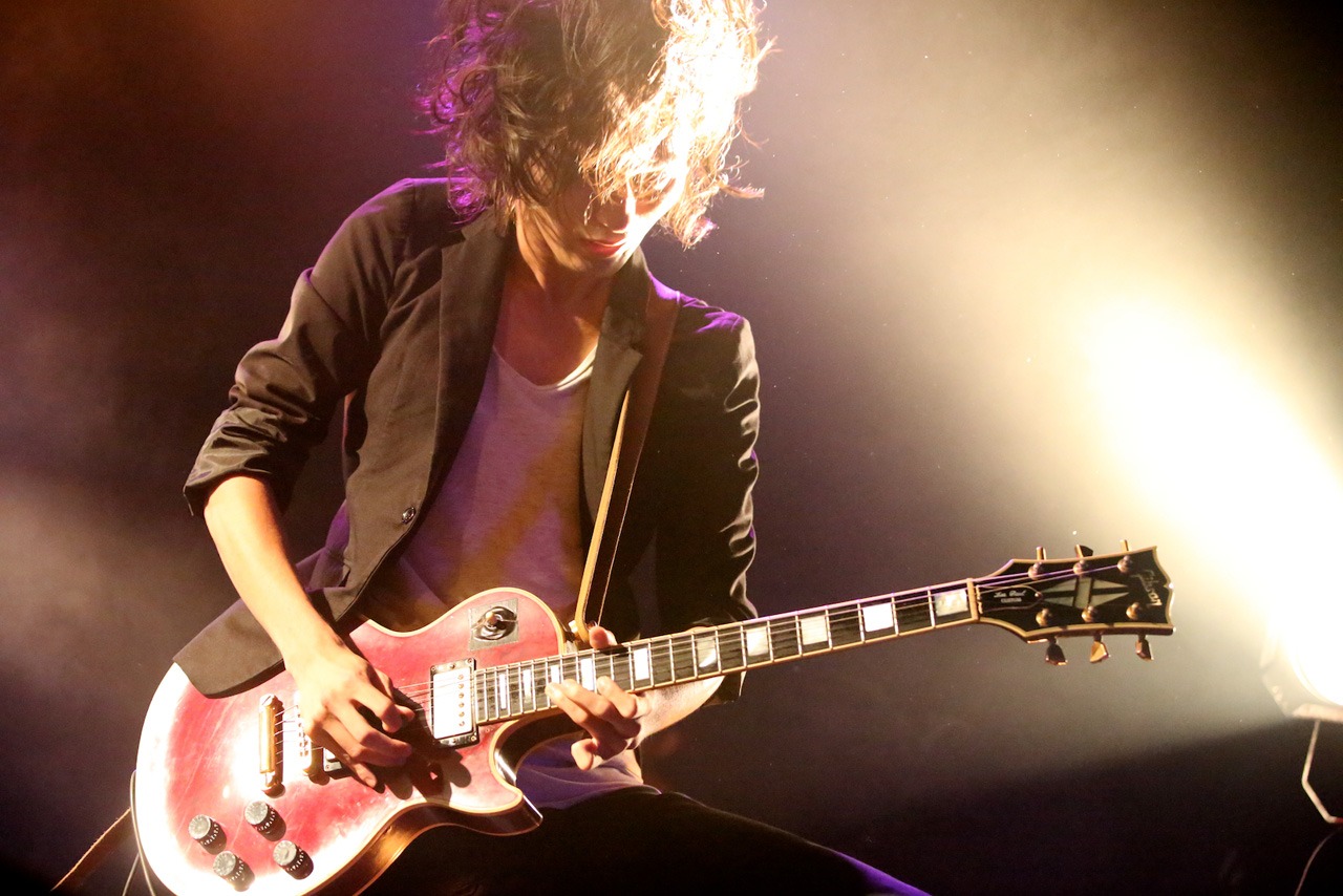 鈴木重伸（G / THE ORAL CIGARETTES）（Photo by Viola Kam［V'z Twinkle Photography］）