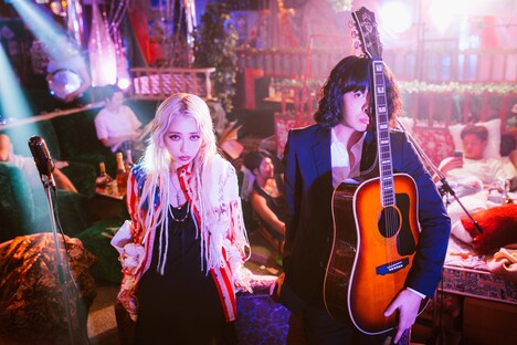 左から加藤ミリヤ、峯田和伸（銀杏BOYZ）。