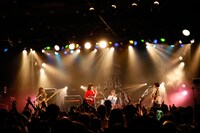 Homecomingsのライブの様子。（Photo by Tetsuya Yamakawa）