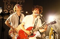 ユナイテッドモンモンサン。左から三木亨（B）、大水辰吾（Vo, G）（Photo by Tetsuya Yamakawa）