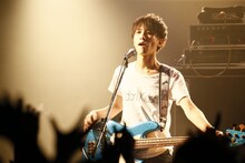 汐碇真也（B / Kidori Kidori）（Photo by Tetsuya Yamakawa）