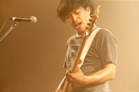 中原健仁（B / LAMP IN TERREN）（Photo by Tetsuya Yamakawa）