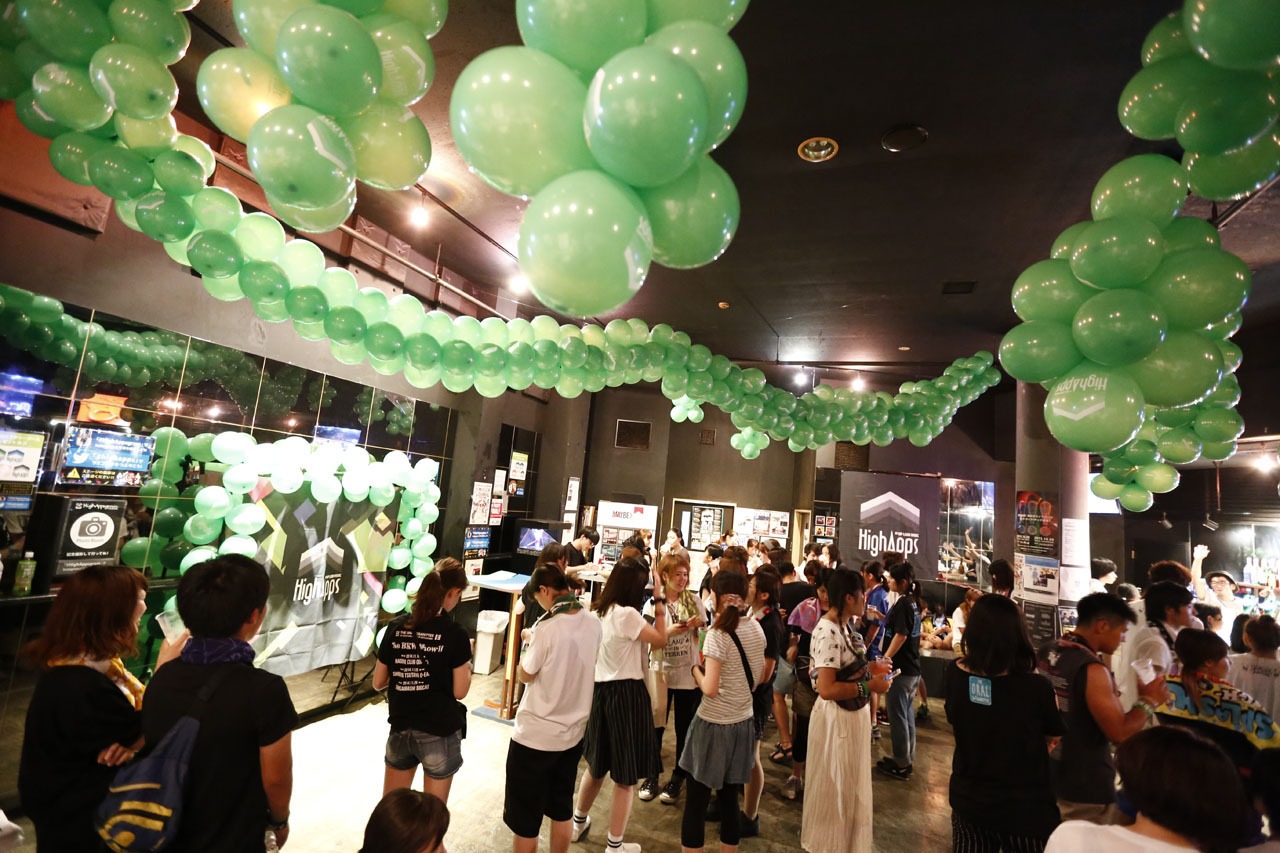 「HighApps TOURS 2015」LIQUIDROOM内の様子。（Photo by Tetsuya Yamakawa）