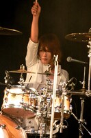 直人（Dr）（写真提供：徳間ジャパンコミュニケーションズ）