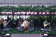 flumpool「flumpool 真夏の野外★LIVE 2015『FOR ROOTS』 ～オオサカ・フィールズ・フォーエバー～」の様子。（撮影：ほりたよしか）