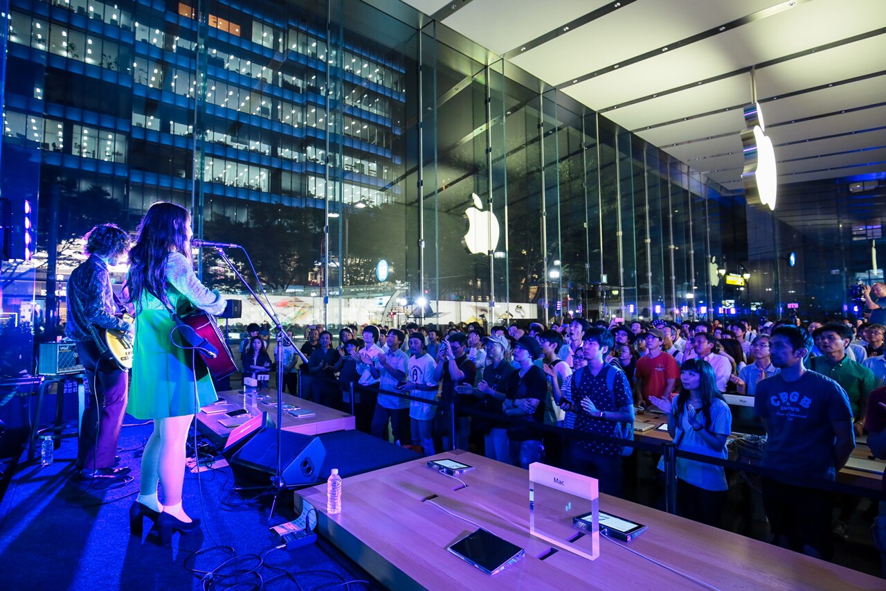 GLIM SPANKY、Apple Storeで歌声響かせ「まるで美術館」