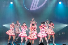 「東京パフォーマンスドール＠CBGK!! ～ダンスサミット ネイキッド2015夏～」千秋楽公演の様子。 （写真提供：EPICレコードジャパン）
