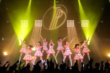 「東京パフォーマンスドール＠CBGK!! ～ダンスサミット ネイキッド2015夏～」千秋楽公演の様子。 （写真提供：EPICレコードジャパン）
