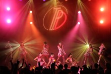 「東京パフォーマンスドール＠CBGK!! ～ダンスサミット ネイキッド2015夏～」千秋楽公演の様子。 （写真提供：EPICレコードジャパン）