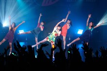 「東京パフォーマンスドール＠CBGK!! ～ダンスサミット ネイキッド2015夏～」千秋楽公演の様子。 （写真提供：EPICレコードジャパン）