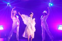 「東京パフォーマンスドール＠CBGK!! ～ダンスサミット ネイキッド2015夏～」千秋楽公演の様子。 （写真提供：EPICレコードジャパン）