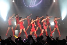 「東京パフォーマンスドール＠CBGK!! ～ダンスサミット ネイキッド2015夏～」千秋楽公演の様子。 （写真提供：EPICレコードジャパン）