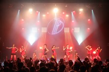 「東京パフォーマンスドール＠CBGK!! ～ダンスサミット ネイキッド2015夏～」千秋楽公演の様子。 （写真提供：EPICレコードジャパン）