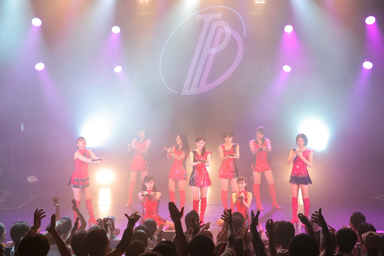 「東京パフォーマンスドール＠CBGK!! ～ダンスサミット ネイキッド2015夏～」千秋楽公演の様子。 （写真提供：EPICレコードジャパン）