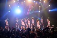 「東京パフォーマンスドール＠CBGK!! ～ダンスサミット ネイキッド2015夏～」千秋楽公演の様子。 （写真提供：EPICレコードジャパン）