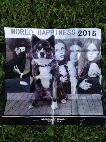 「WORLD HAPPINESS 2015」来場者に配布されるレジャーシート。