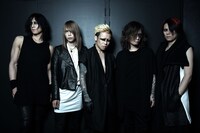 DIR EN GREY。写真左から2番目がShinya。