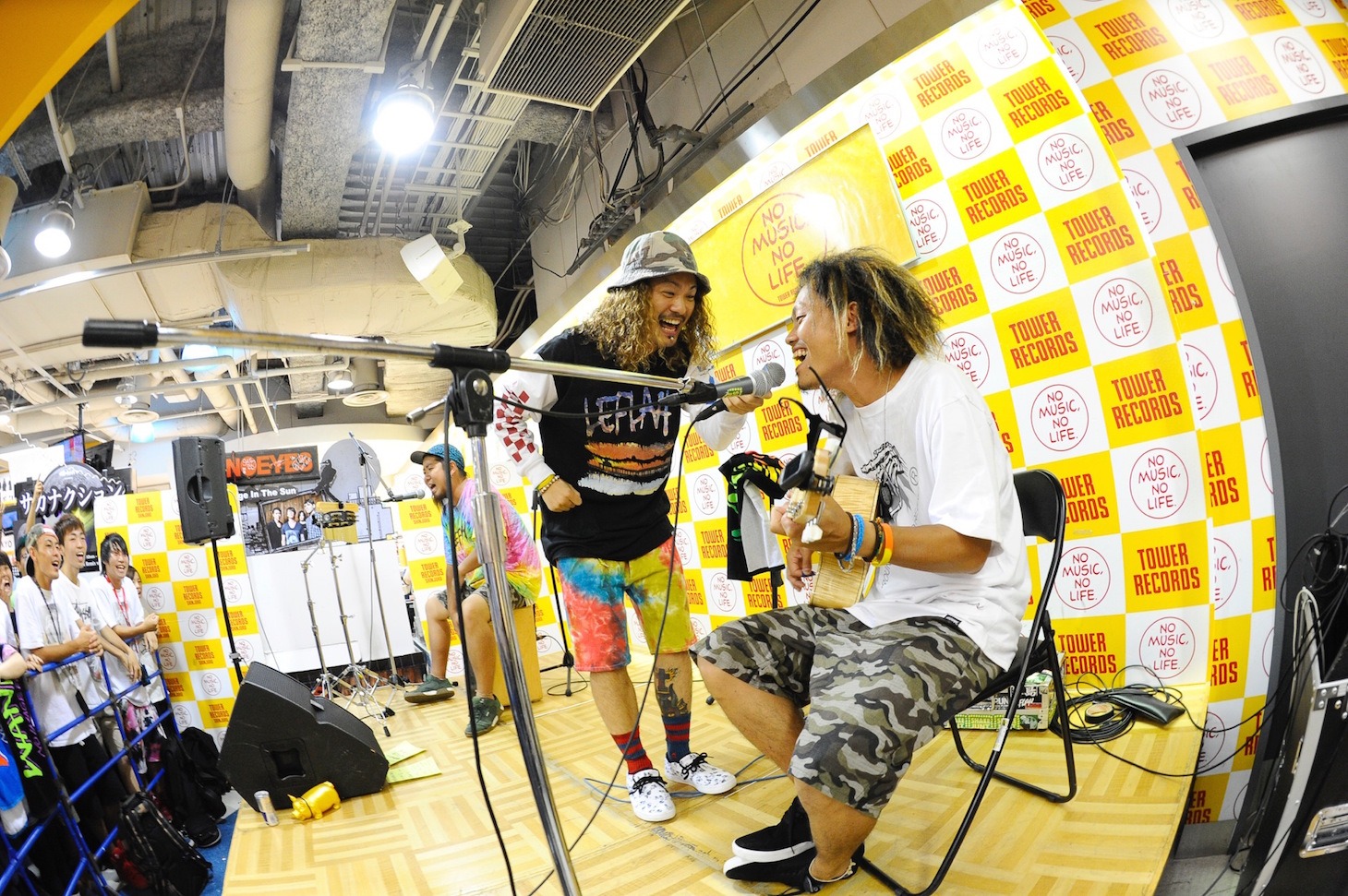 「WANIMA『Think That...』発売記念 アコースティックLIVE」の様子。（Photo by Yuji Honda ）