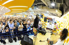 「WANIMA『Think That...』発売記念 アコースティックLIVE」の様子。（Photo by Yuji Honda ）