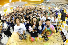 「WANIMA『Think That...』発売記念 アコースティックLIVE」の様子。（Photo by Yuji Honda ）