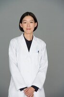 メディカルソーシャルワーカーの向井祥子を演じる江口のりこ。 (c)TBS