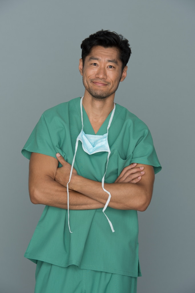 救急救命医の加瀬宏を演じる平山祐介。 (c)TBS