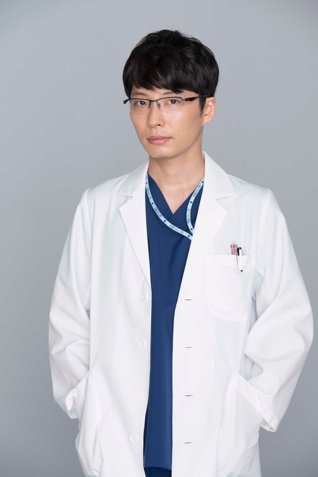 産科医の四宮春樹を演じる星野源。 (c)TBS