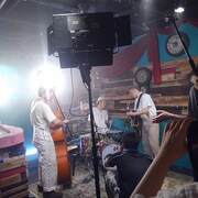 SHAKALABBITS「神ノ街シアター」ミュージックビデオ撮影の様子。