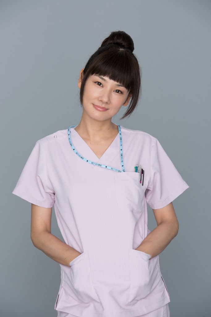 ベテラン助産師の小松留美子を演じる吉田羊。 (c)TBS