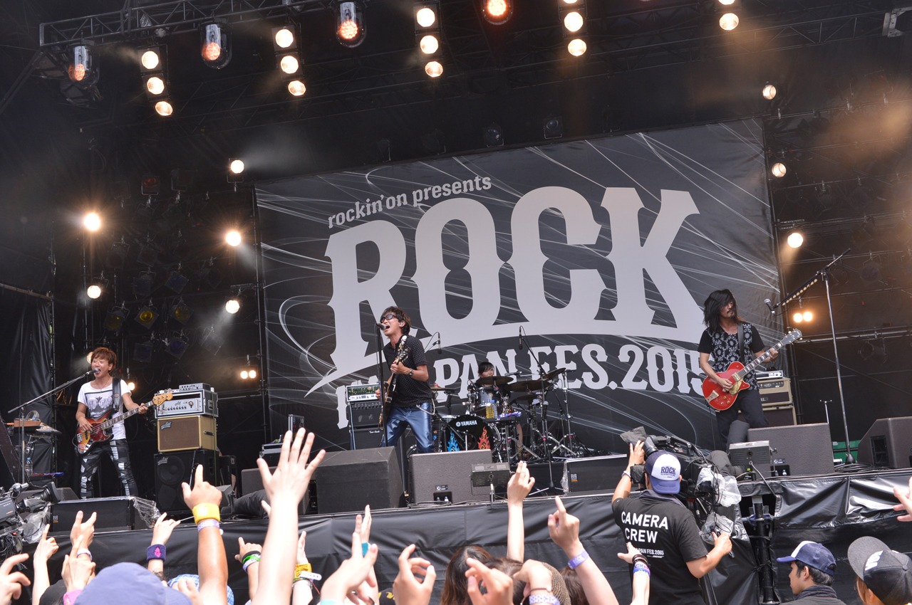 スガ シカオ with 菅波栄純（THE BACK HORN）（写真提供：rockin'on japan）