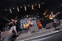 OVERGROUND ACOUSTIC UNDERGROUND（写真提供：rockin'on japan）