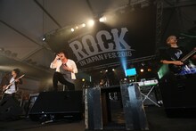 THREE LIGHTS DOWN KINGS（写真提供：rockin'on japan）